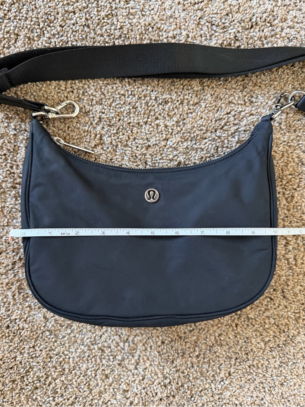 LULULEMON City Essentials Small Shoulder Bag 3L in Black - Picture 10 of 12